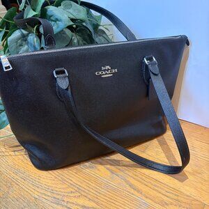Coach Gallery Tote Bag in Black Crossgrain Leather